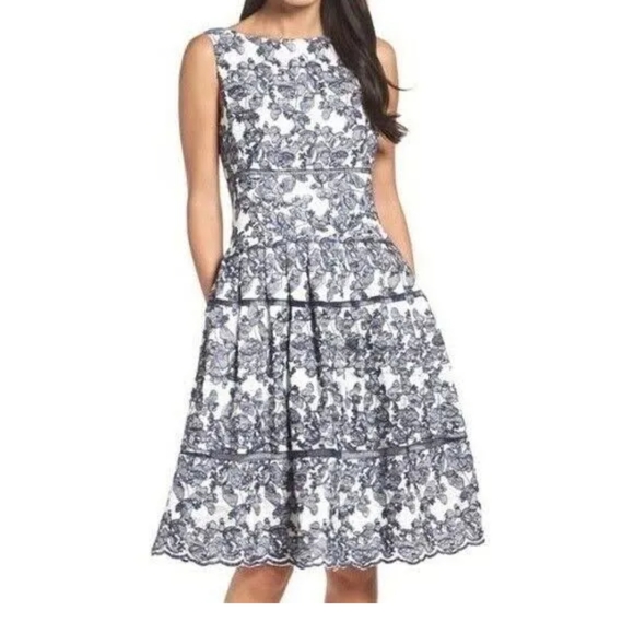 ELIZA J Navy Blue / White Embroidered Lace Formal Sleeveless Lined Dress Size 4P - Picture 14 of 14